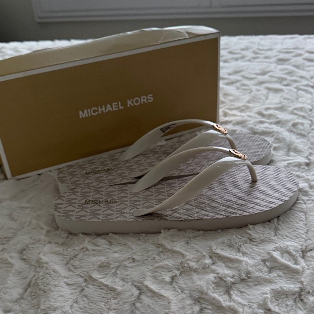 Michael Kors Vanilla Logo Sandals - Picture 10 of 11